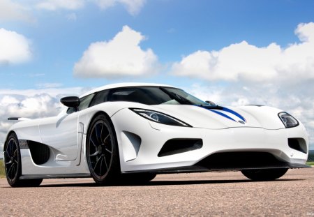 White Koenigsegg - white, high performance, koenigsegg, supercar, sports car