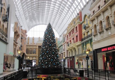 Christmas tree decorated at the mall - christmas tree, blue, silver, green, photography, mall, dome