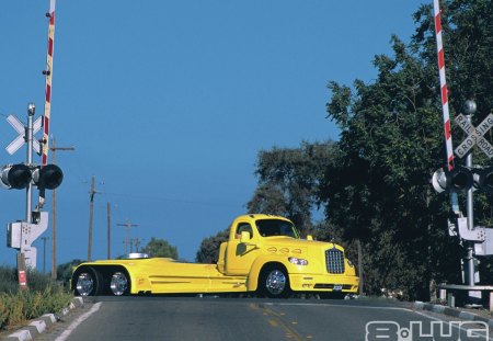 Mack Attack - yellow, 56, rig, truck