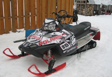 Polaris 600 - endurance, ride, thrill, snowmobile