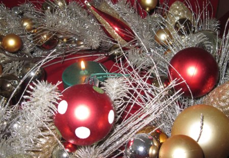 Christmas decorations 40 - red, candle, silver, gold, ornament, photography, green