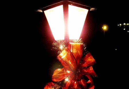 Welcome Season Glow - light, winter, christmas, nature, glow, bow, lantern, red, holiday