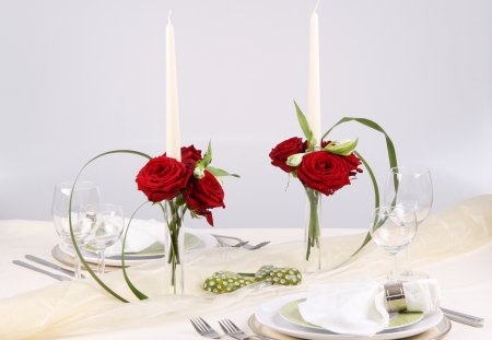 à¹‘~â™¥à¹‘ Table for two, please!!! à¹‘â™¥~à¹‘ - blood roses, beauty, table for two, hearts, evening, forever, special event, arrangement, red roses, magnificent, love, fresh, white candles, fashion, stunning, centerpiece, entertainment, purity, romantic