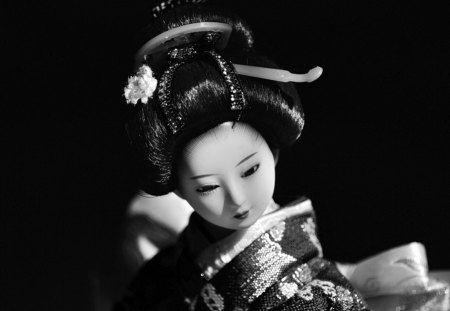 Doll in BW - white, doll, japan, black, japanesse