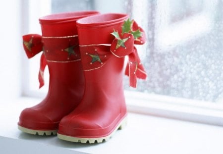 ~✿~ Christmas Morning ~✿~ - childhood, winter, forever, boots, present, love, windoem christmas morning, sweet, christmas, nature, red, green, gift, bow, ribbons