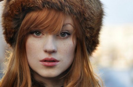 Redhead - hat, beatiful, hot, girl, beauty, cool, fur, lips, redhead, 1080p, woman, hd