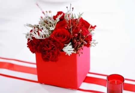 à¹‘~â™¥à¹‘ Love Is In The Air à¹‘â™¥~à¹‘ - love, candle, roses, air, design, pasion, entertainment, forever, floral, red, beautiful, arrangement, centerpiace