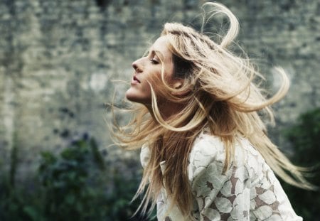 Ellie Goulding - people, ellie goulding, music, singer, songwriter, entertainment, beautiful, british, celebrity