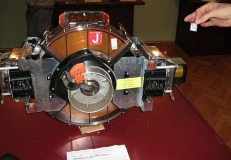 1gb hard drive from 1981 weighing 34kg price tag 81000