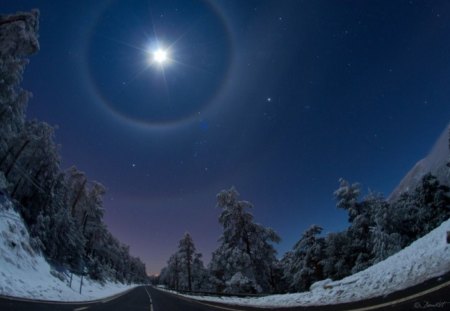 quadruple lunar halo near madrid spain - space, moon, fun, cool