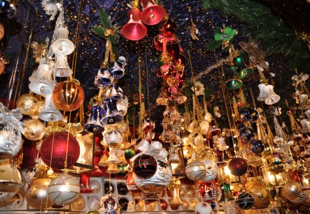 à¹‘â™¥à¹‘ Showcase in the city à¹‘â™¥à¹‘ - wonderful, balls, silver, forever, globes, decorations, green, golden, ornaments, love, stars, bells, fashion, colored, christmas, entertainment, town, beautiful, red, lights