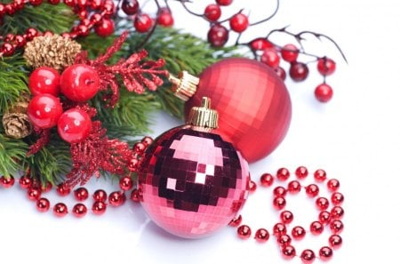 à¹‘â™¥à¹‘ Fresh scent of pine à¹‘â™¥à¹‘ - pearls, balls, forever, globes, arrangement, green, ornaments, cone, love, fresh, fashion, lovely, entertainment, centerpiece, merry christmas, red, pink, beautiful, believe