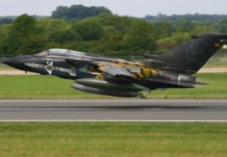 Panavia Tornado - panavia tornado, royal air force, luftwaffe, jet bombers, bombers