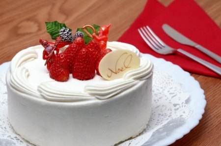 Christmas cake - strawberry, berry, winter, christmas, gren, white, cake, cream, red, sweet, food, decoration