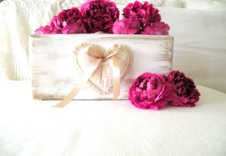 ๑~♥๑ Romantic box with peonies ๑♥~๑ - elegant, romantic, fashion, entertainment, robbon, flowers, fresh, gorgeous, girly, hot pink, box, heart shape, forever, beautiful, love, feminine, peonies, casket, wonderful, nature, arrangement, ivory, bow