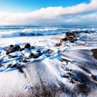 amazing waves coming ashore