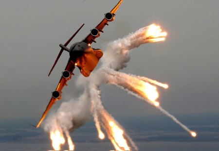 Boeing C-17 Globemaster III - boeing, c17, fire, globemasteriii