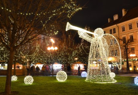  à¹‘â™¥à¹‘ Angel announcing the Birth of the Savior à¹‘â™¥à¹‘ - season, salvation, angel, news, balls, forever, grass, garden, love, faith, reason, nature, merry christmas, beautiful, hope, trumpet, lights