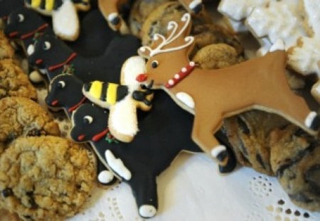 Sweet reindeers and a bee for my lovely friend Anita (Bizzybee360) - sweets, cookie, black, christmas, white, cake, reindeer, bee, yellow, red, animal, food