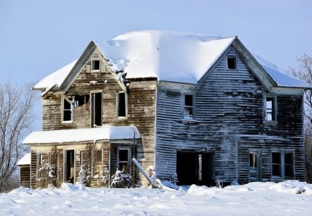 Winter house - frosty, xmas, greeting, shine, other, whiter trees, amazing, cool, cold, holiday, frozen, silent, shining, nature, splendidly, celebration, beautiful, seasons, travels, peaceful, photography, mountains, wonderful, mist, gorgeous, quiet, winter time, rivers, magnificent, winter, christmas, splendor blue in winter, splendor, miracle, fog