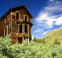 abandoned house in nature