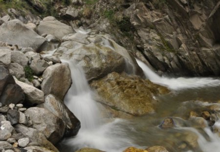 Waterfalls-of-Neelum-Valley - kashmir, beauty, valley, waterfall, pakistan