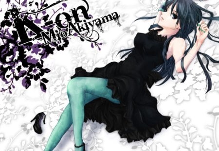 akiyama   - otra imagen de akiyama mio, muy interesante