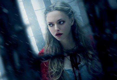 Amanda Seyfried As Valerie - amanda, valerie, seyfried, actress