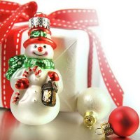 Small christmas ornament with gift