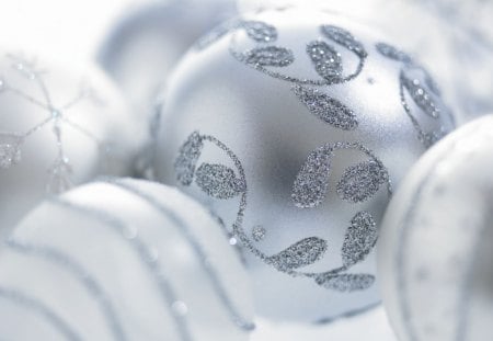 Delicate glowing - abstract, decoration, balls, photography, harmony, christmas, seasonal, hd, xmas, wallpaper