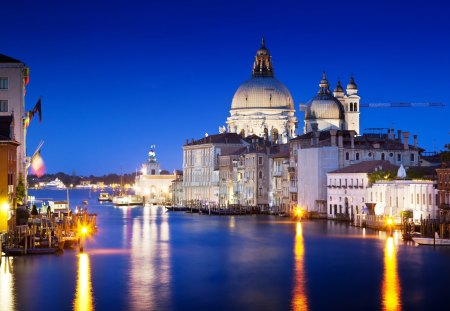 Night in Venice - beauty, sky, italy, peaceful, venice, water, view, reflection, clouds, romance, architecture, sunny, house, boat, houses, boats, sunlight, gondolas, gondola, night, italia, buildings, lovely, nature, grand canal, romantic, beautiful, splendor, cathedral, sea, lights