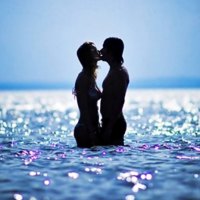 Kiss in the sea