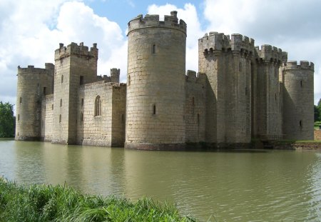 Bodiam Castle, England - ruins, castle, castles, medieval