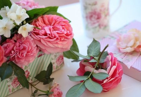 Beautiful flowers - box, delicate, roses, rose, soft, flowers, nature