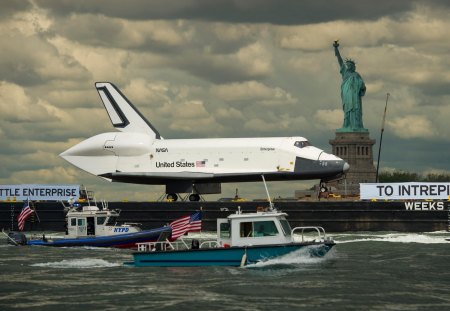 NASA Landing - honoring the fallen, patriotism, us veterans, usa patriotism, nasa landing, veterans day, usa, us space shuttle, united states