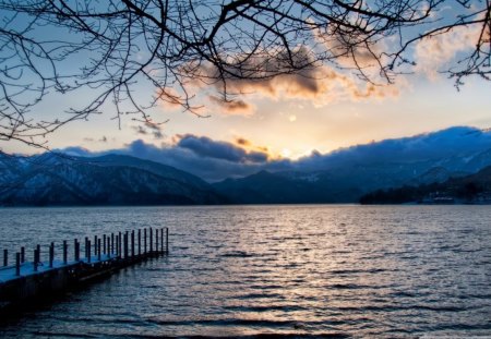 lake_at_nikko_japan