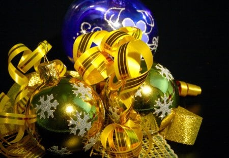 Christmas beauty - pretty, decoration, gifts, beautiful, balls, presents, beauty, lovely, christmas, colorful, holiday, new year, ribbon, nice, merry christmas