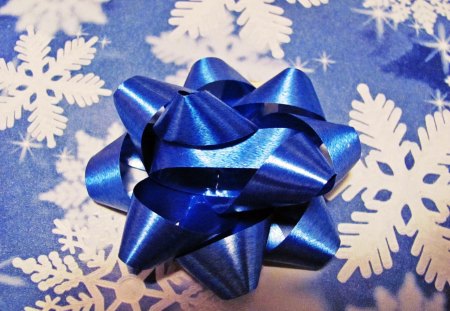 Beautiful Blue Bow - christmas bow, christmas wrapping paper, wrapping paper, blue bow, beautiful blue bow