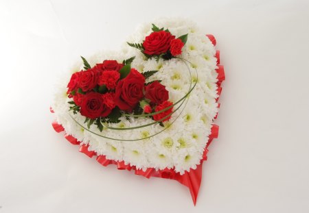 à¹‘â™¥à¹‘ One Rich Heart à¹‘â™¥à¹‘ - heart, massed heart, carnations, white, forever, red roses, love, positive energy, fresh, light, lovely, mums, bright, nature, floral, merry christmas, flowers