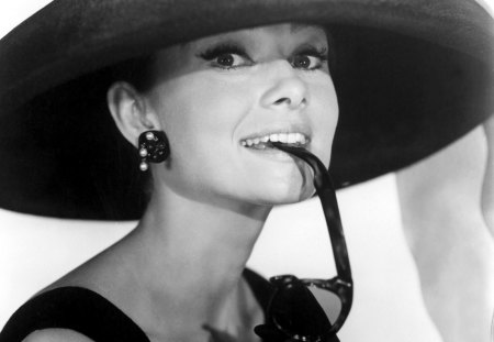 Audrey Hepburn - audrey hepburn, the beautiful audrey hepburn, classic audrey hepburn, hollywood icon