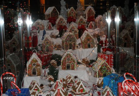 Santa display on a cruise ship - ginger bread, white, red, photography, brown