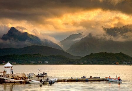 amazing Lake - green, mountains, lake, amazing