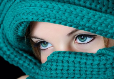 Woman with green eyes - nice, woman, beauty, hat, winter, make-up, lovely, face, green eyes, pretty, beautiful, green