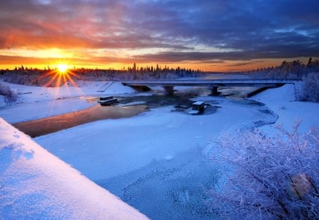 Winter Sunset - sky, sun, blue winter, sunset, winter time, cold, clouds, frozen, sunrays, snowy, rays, lake, landscape, sunlight, winter, nature, snow, blue, winter sunset