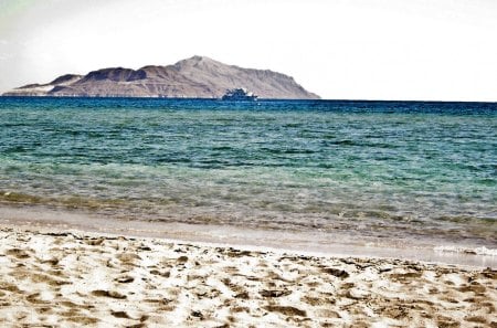 SANDY NEACH - summer, beach, sandy, ocean, mountain