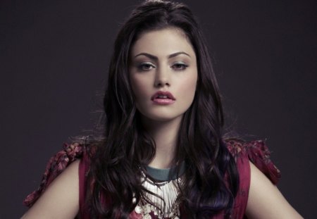 Phoebe Tonkin