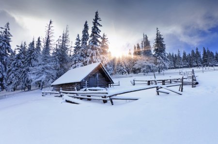 Winter Sunrise - beauty, cottage, sky, trees, peaceful, sun, mountains, view, winter time, clouds, sunrays, house, tree, winter sun, snowy, rays, houses, fence, landscape, sunlight, winter, lovely, nature, snow, beautiful, splendor, cabin, sunrise