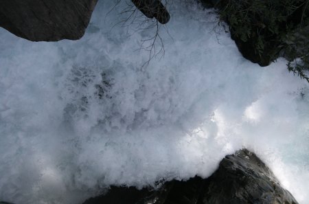 Roar of a rapid rivers in BC - Canada - white, photograpy, photography, rivers, black, rocks