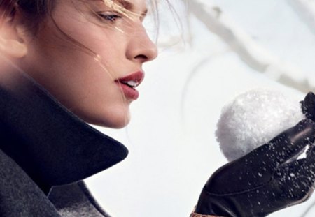 ♥♥♥ - winter, woman, beautiful, snow, snowball