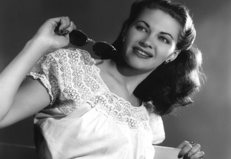 Yvonne DeCarlo02 - yvonne decarlo, the ten commandments, lily munster, mclintock